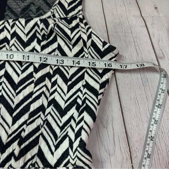 Maeve black white fit and flare sleeveless dress sz medium zig zag geometric - Picture 6 of 7